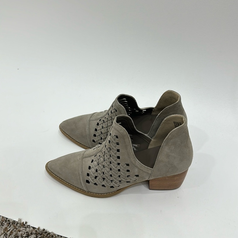 BP Perry Perforated D’Orasy Bootie Gray Suede Block Heel size 8